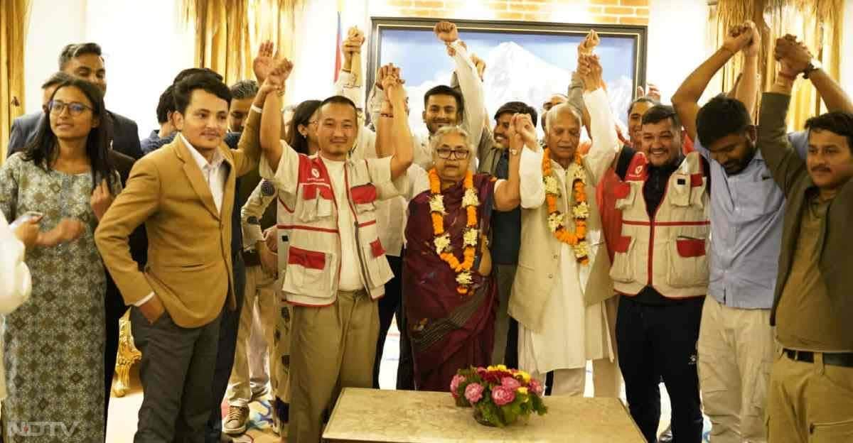 समाचार पोर्टल 'माई रिपब्लिका' की खबर में होटल एसोसिएशन नेपाल (एचएएन) के हवाले से कहा गया है कि काठमांडू का हिल्टन होटल हिंसा से सबसे ज्यादा प्रभावित हुआ, जहां आठ अरब रुपये से अधिक का नुकसान दर्ज किया गया है. इसमें कहा गया है कि काठमांडू घाटी, पोखरा, बुटवल, भैरहवा, झापा, विराटनगर, धनगढ़ी, महोत्तरी और डांग-तुलसीपुर में अन्य प्रमुख घरेलू एवं अंतरराष्ट्रीय ब्रांड के होटल को भी हिंसा का खामियाजा भुगतना पड़ा है.