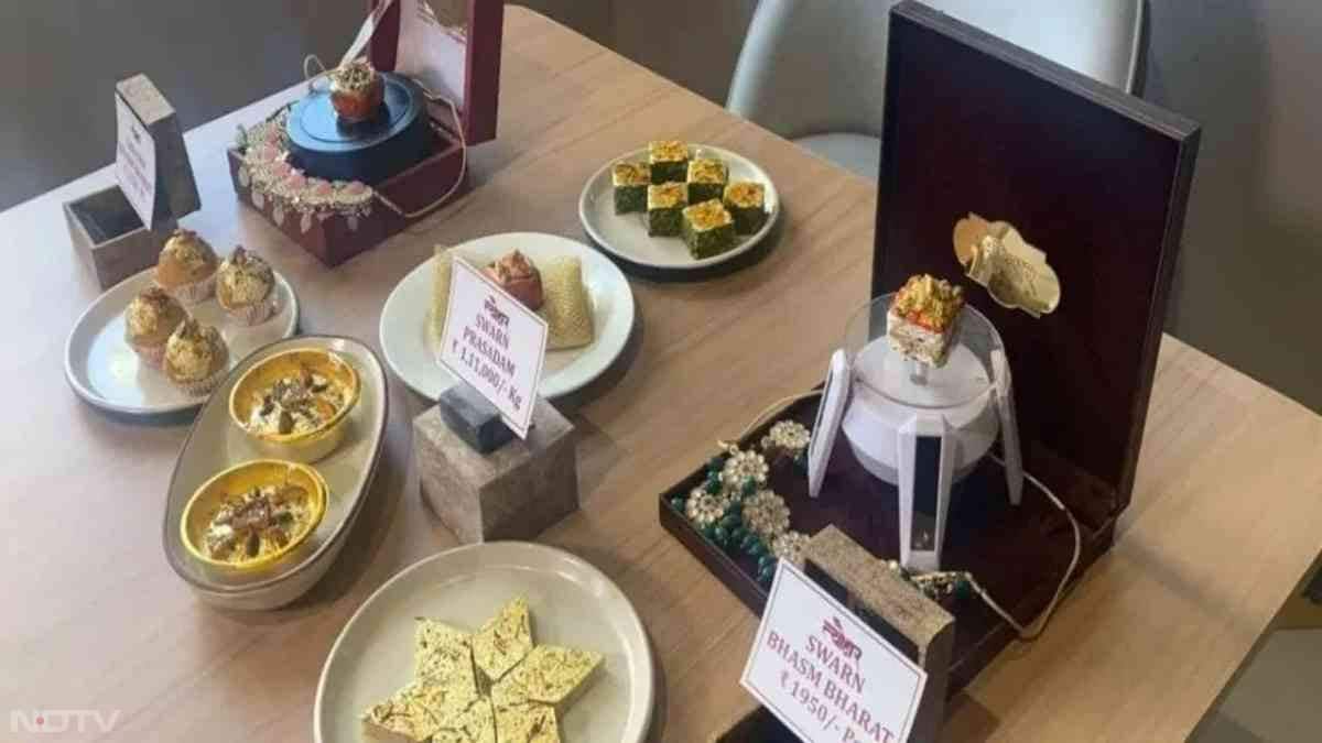 यह विशेष मिठाई जयपुर में अंजली जैन के आउटलेट पर तैयार की गई है. इसके एक पीस की कीमत करीब ₹3,000 है. इसमें विशेष रूप से चिलगोजा, प्रीमियम केसर और सबसे महत्वपूर्ण, शुद्ध स्वर्ण भस्म का इस्तेमाल किया गया है.