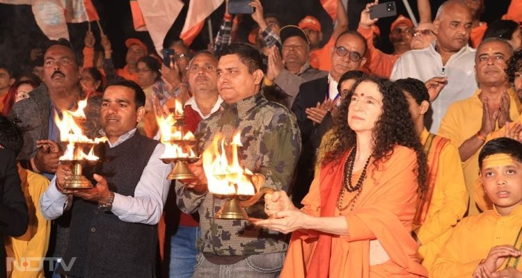 Reckitt's Ravi Bhatnagar Performs Aarti At Maha Kumbh 2025, Pledging Good Health And Hygiene For All