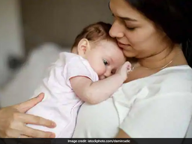 What To Eat While Breastfeeding: Experts Suggest Nutrition Tips For New Mothers What To Eat While Breastfeeding: Experts Suggest Nutrition Tips For New Mothers