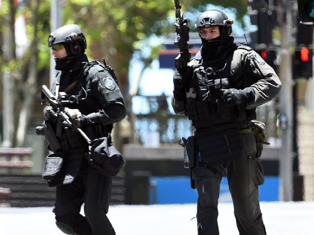 Hostages Held in Cafe in Sydney, Islamic Flag Held Up