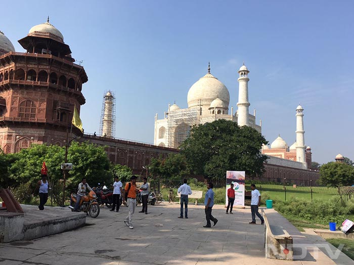 The Taj Mahal was cleaned on Rashtriya Swachhta Diwas on October 2.