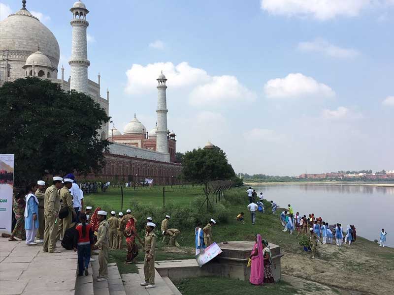 Photo : Taj Mahal: Cleanliness Drive At The 17th Century Monument