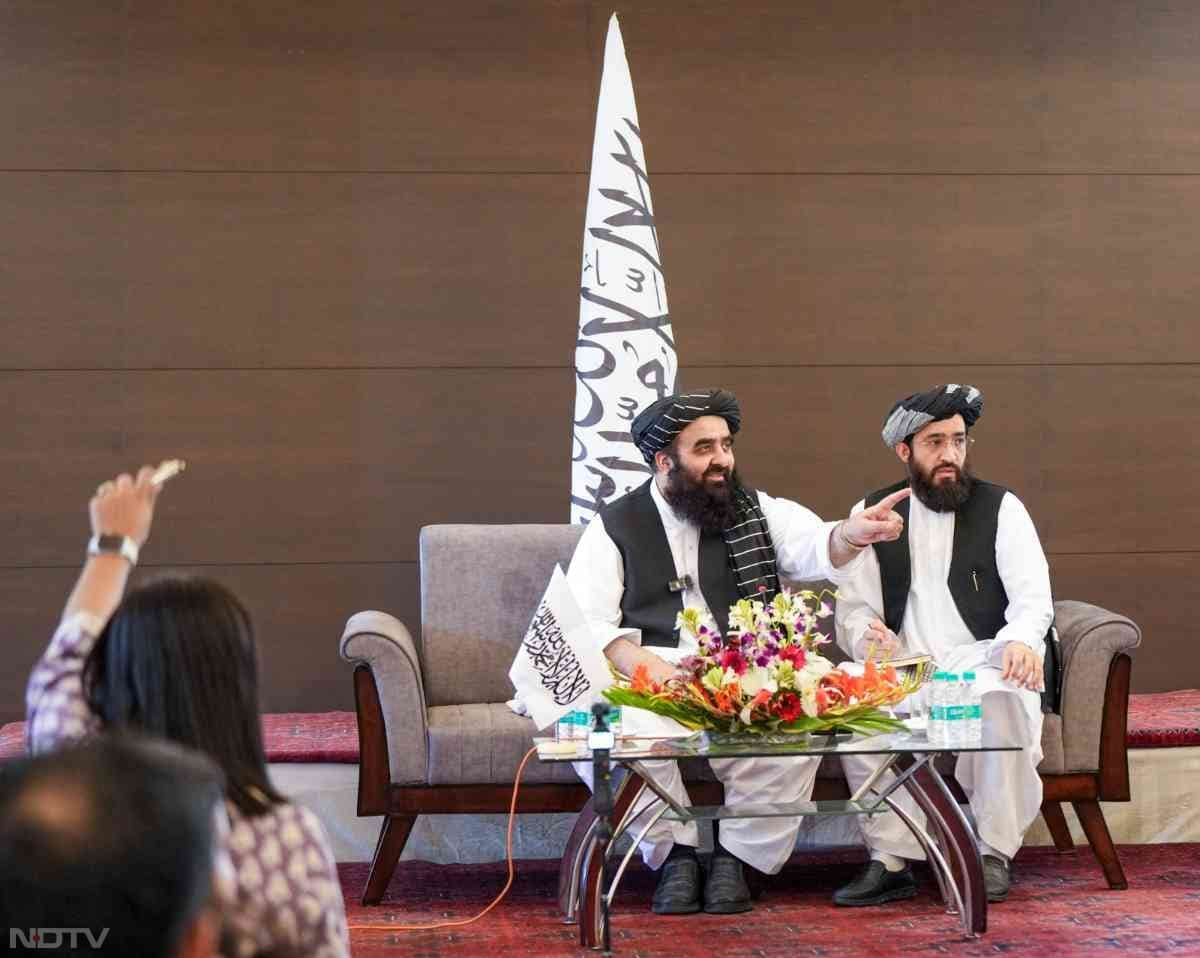 इधर, भारतीय विदेश मंत्रालय ने साफ कर दिया था कि अफगानिस्‍तान के विदेश मंत्री द्वारा बुलाई गई प्रेस वार्ता में उसकी कोई भागीदारी नहीं थी.