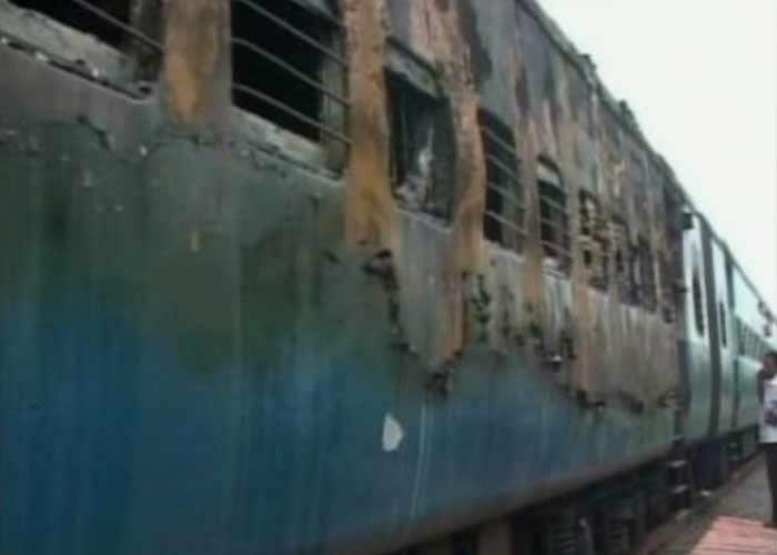 A coach of the Chennai-bound Tamil Nadu Express caught fire early on Monday morning. According to Additional DG, Railways, 32 people have died in the incident while several others have been injured.