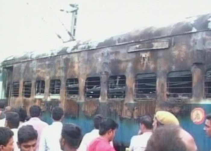 At 4:28 am this morning when the train passed Nellore station, the deputy station master reportedly noticed the fire in the S-11 (Sleeper) coach of the train and brought it to a halt. Passengers were evacuated immediately.