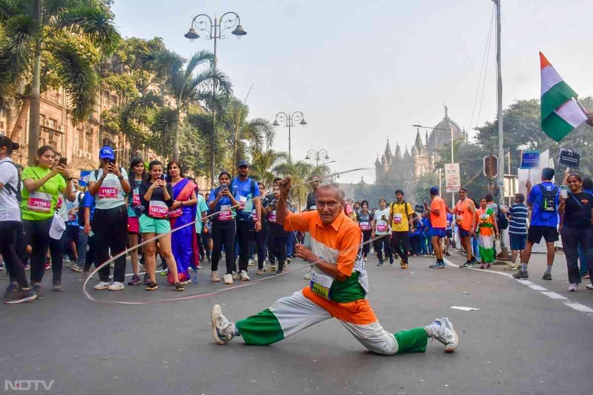 वहीं, महिलाओं में निरमाबेन ठाकोर (2:50:06) ने अपना खिताब बरकरार रखा.