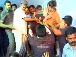 Photo : Telangana fallout: Jagan Mohan Reddy taken into preventive custody