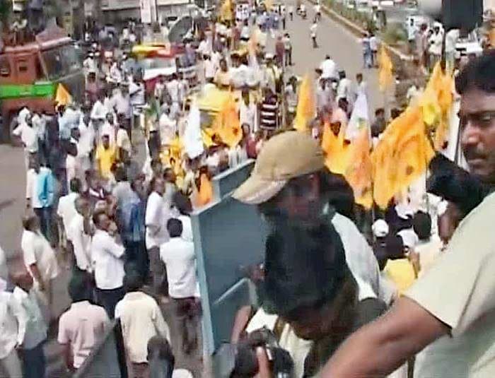 It was Jagan Mohan Reddy's YSR Congress versus Chandrababu Naidu's Telugu Desam Party on MG road in Vijaywada. Both parties tried to outnumber each other at a protest rally against the Congress and its decision to form a separate statehood for Telangana.