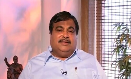 BJP's Maharashtra State President Nitin Gadkari denied that any internal conflict within the Sena-BJP combine  played a role in their loss in Maharashtra. But he did admit that Raj Thackeray split  the saffron vote.