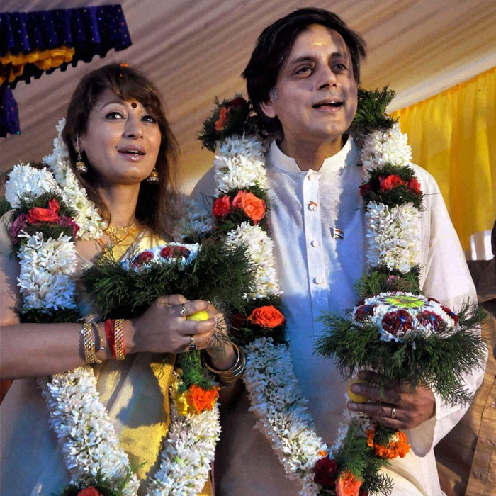 The wedding was a typical Kerala style marriage where the bride Sunanada was dressed in traditional saree called the <i>Set saree</i> and Tharoor attired in white shirt and dhoti known as <i>mundu</i> in Kerala.