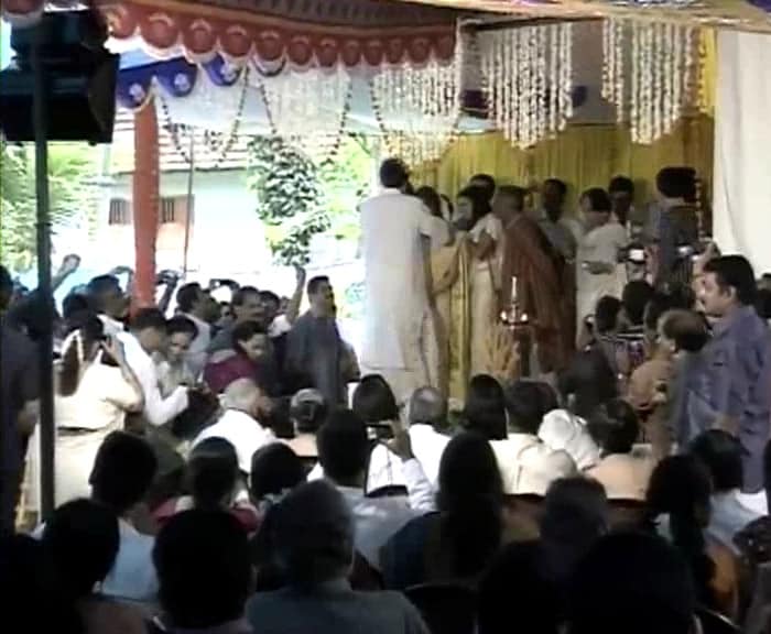 In this picture, Tharoor is seen tying the <i>tali</i>, traditional wedding necklace of Kerala, around Sunanda's neck.<br> <br> This is considered one of the most important parts of a Kerala style wedding.