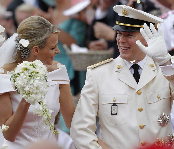 Prince Albert II of Monaco and Princess Charlene of Monaco, now man and wife, wave to a cheering crowd. (AFP photo)