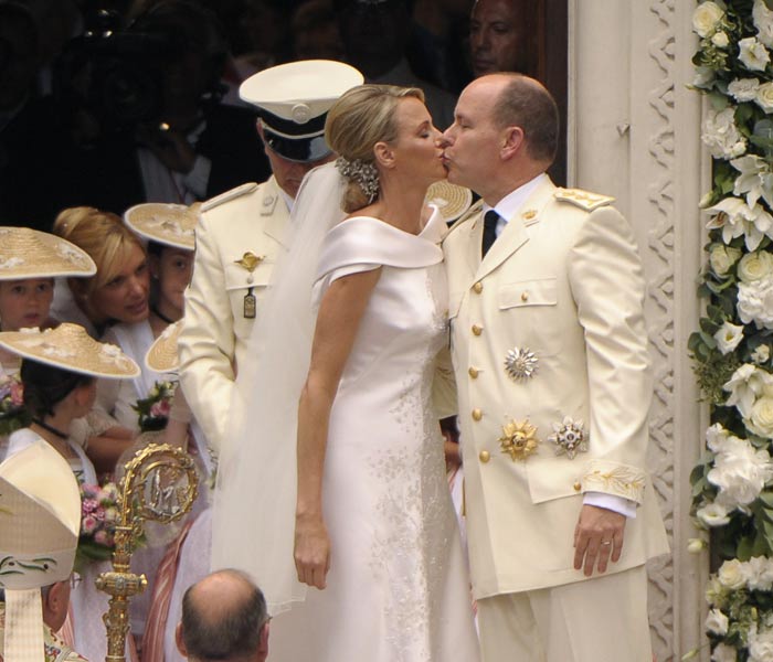 The bride and groom kiss as they leave the Sainte Devote's Church.(AFP photo)