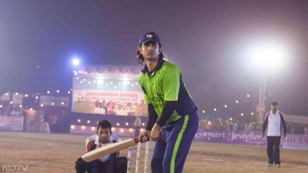 भारतीय क्रिकेट के सबसे सफल कप्तानों में से एक महेंद्र सिंह धोनी के रांची के एक टिकट कलेक्टर से लेकर विश्व कप जिताने वाले कप्तान बनने तक का सफर बेहद रोमांचक है.रांची के एक टिकट कलेक्टर के घर पैदा होने से लेकर वर्ल्ड कप खेलने तक महेंद्र सिंह धोनी की जिंदगी के उतार चढ़ाव को  फिल्म में एक्टर  सुशांत सिंह राजपूत ने  बेहतरीन तरीके  से अदा किया है. इस फिल्म को आप डिज्नी हॉटस्टार पर देख सकते है.