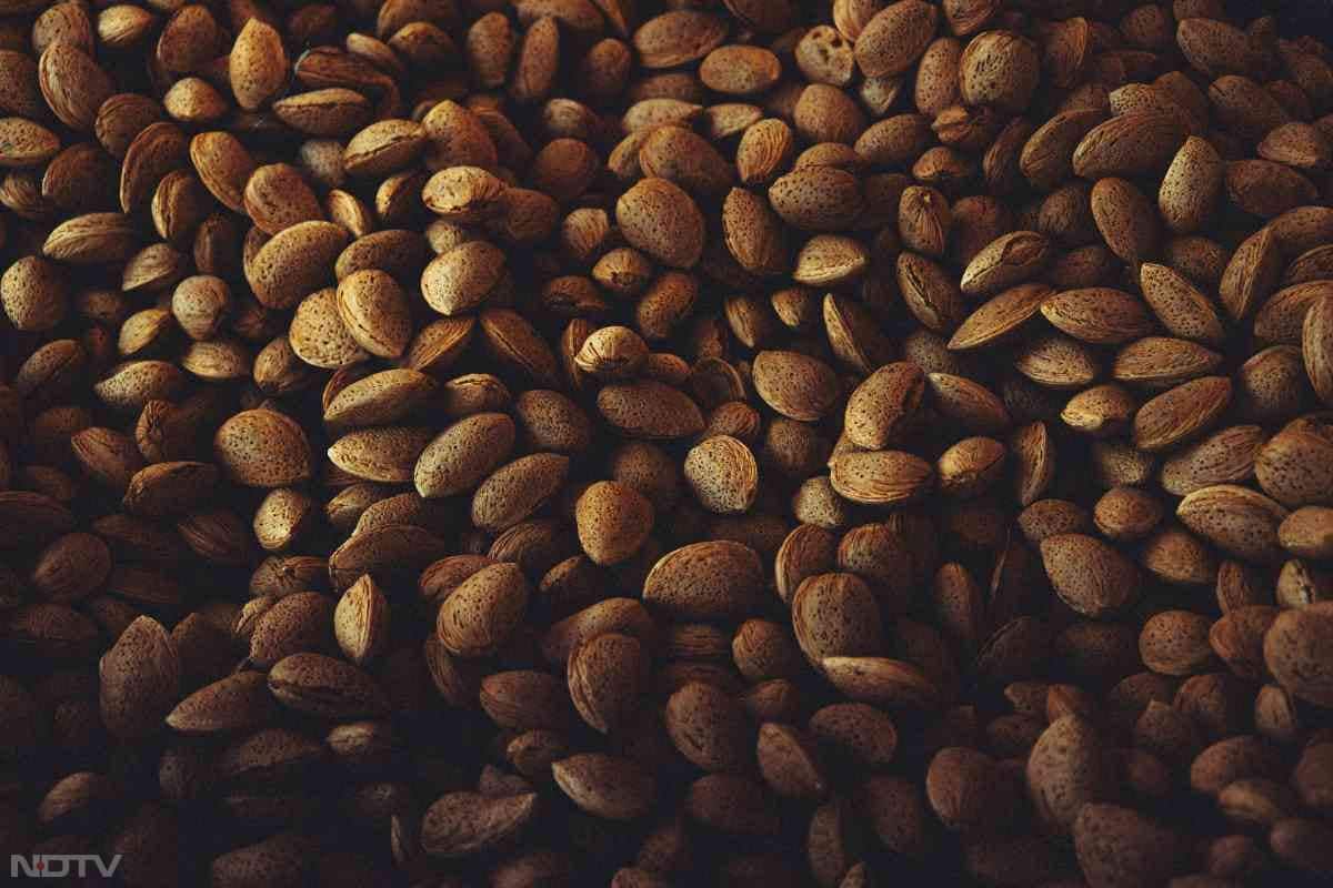 किडनी में पथरी हो तो बादाम का सेवन नहीं करना चाहिए.