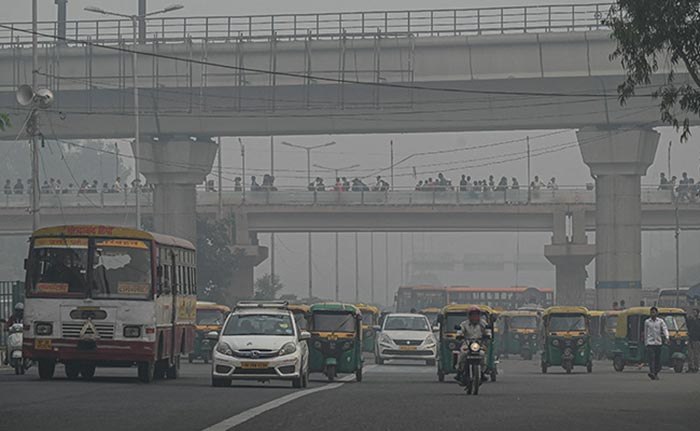 Thick Smog Envelops Delhi, Neighbouring Cities For 2nd Consecutive Day After Diwali