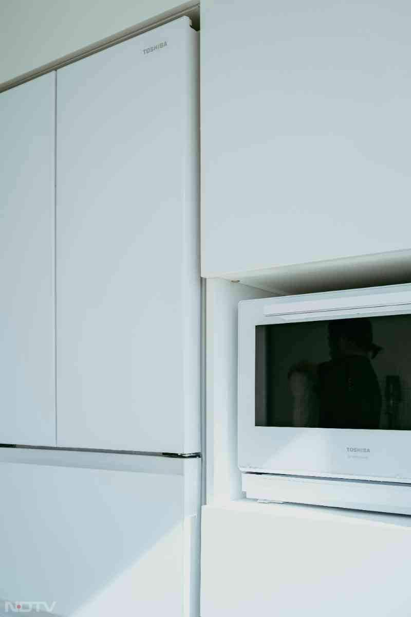 बिना किसी चीज़ के माइक्रोवेव चलाने से उसकी मशीनरी खराब हो सकती है और उम्र घट जाती है.