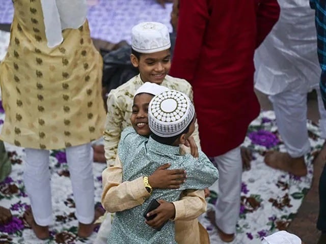 Photo : कुछ इस तरह मन रहा है भारत में ईद का जश्न, आप भी देखें एक ख़ास झलक