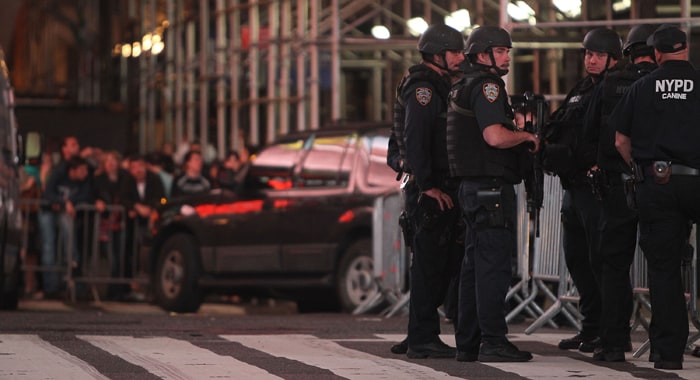 Onlookers crowded against the metal barricades encircling the area, taking pictures with cellphones and video cameras, although only a swarm of flashing fire trucks and police cars was visible.<br/><br/>Many people stayed to watch after being shut out of Broadway shows or prevented from getting back to their hotels, trading rumors about what was happening. (AFP Photo)