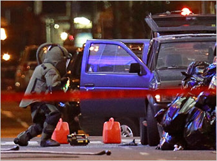 A police officer in a bomb suit examined a Nissan Pathfinder sport utility vehicle. (NYT Photo)