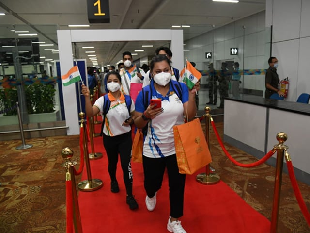 टोक्यो ओलंपिक के लिए रवाना हुए भारतीय खिलाड़ी, देखें तस्वीरें...