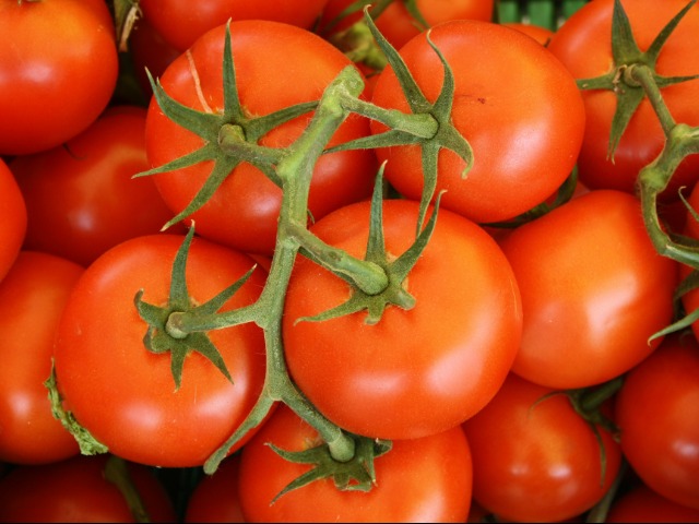 टमाटर सब्जी है या फल? जानते हैं सही जवाब?