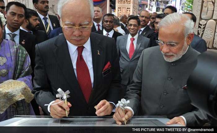 PM Modi, Malaysian PM Najib Razak Inaugurate $1.1 Million \'Torana Gate\' in Malaysia