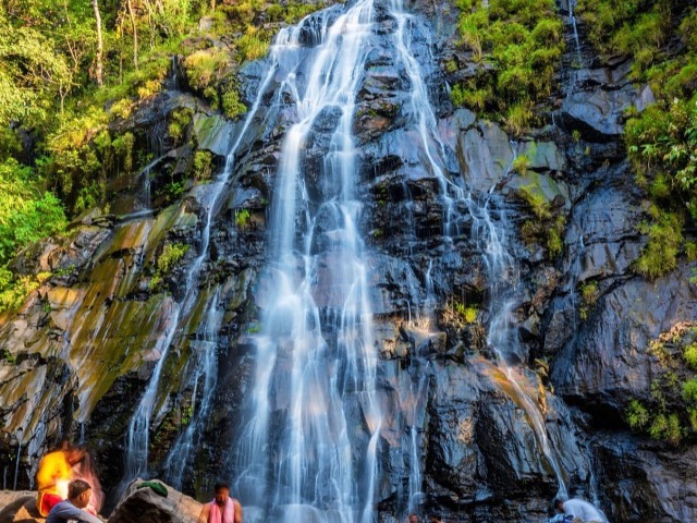 Tourist Places Pachmarhi: 'क्राइस्ट चर्च'  से 'जटा शंकर गुफाएं' तक... नए साल पर जरूर घूमने  जाएं  MP के मिनी कश्मीर