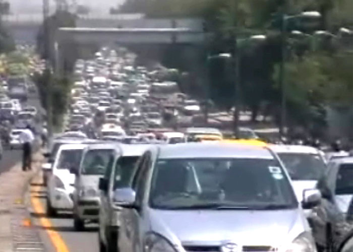 The uncomfortable weather added to the woes of the motorists.

The NH-24 connecting Delhi with Uttar Pradesh was jam packed.