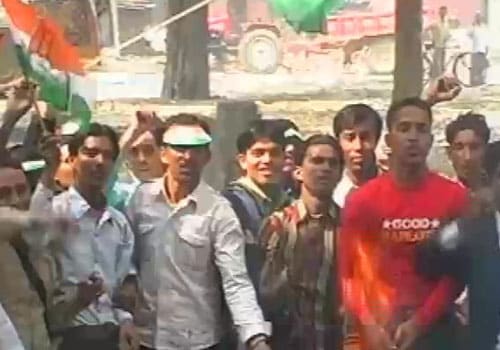 After desperate attempts by the police, the mob was finally pacified and a criminal case registered against the driver of the truck in Gomti Nagar police station. (NDTV Photo)