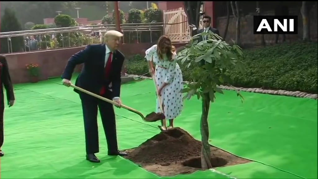 अमेरिकी राष्ट्रपति डोनाल्ड ट्रंप ने पत्नी संग किया वृक्षारोपण