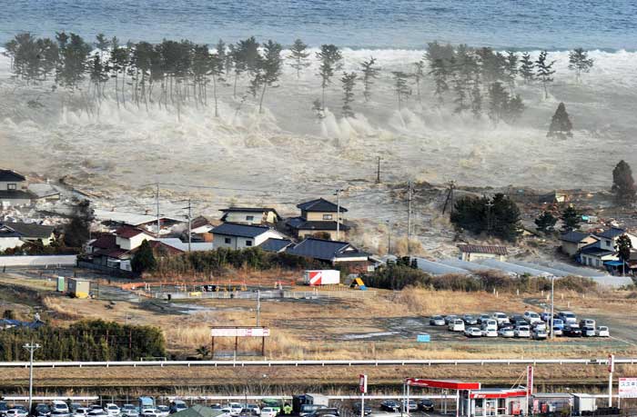 Japan earthquake triggers tsunami