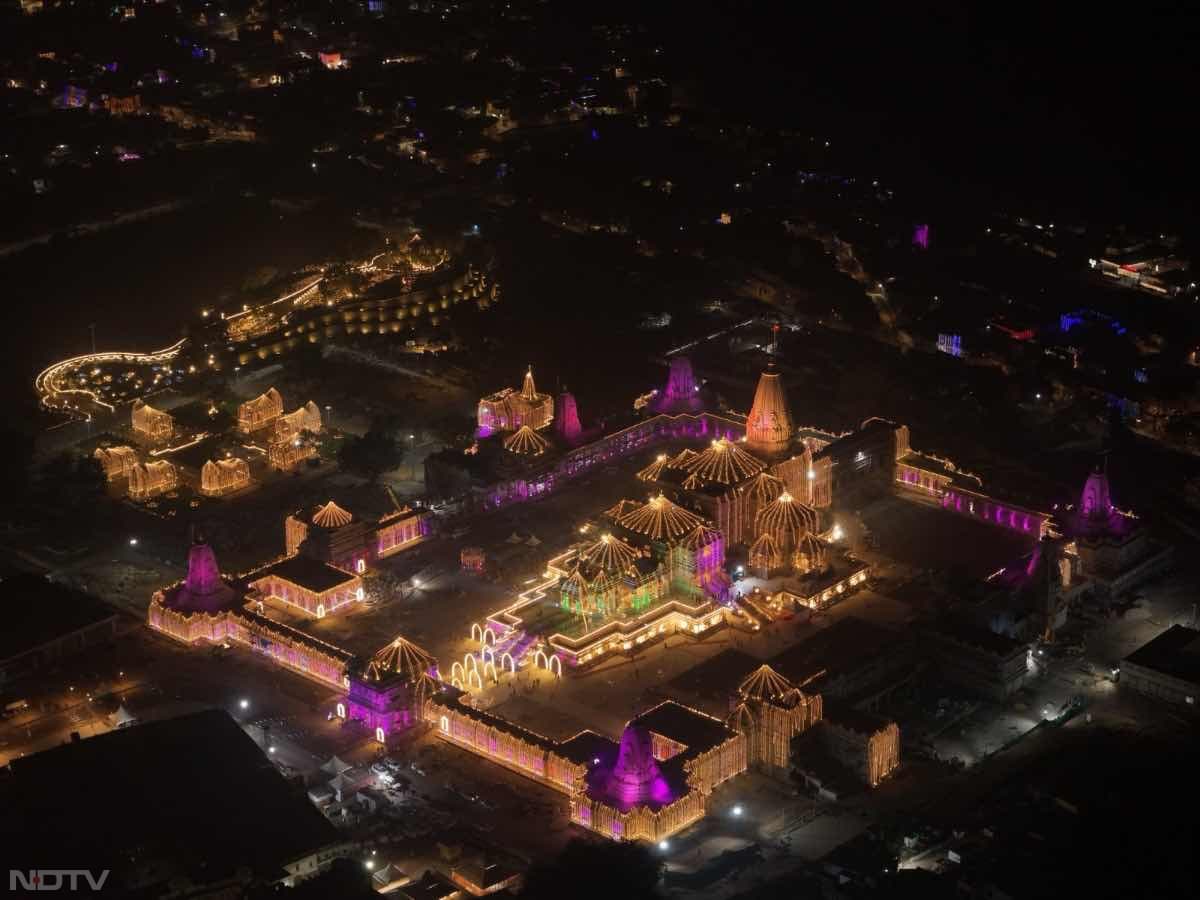 अयोध्या राम मंदिर में एक बार फिर दिवाली का नजारा देखते ही बना.