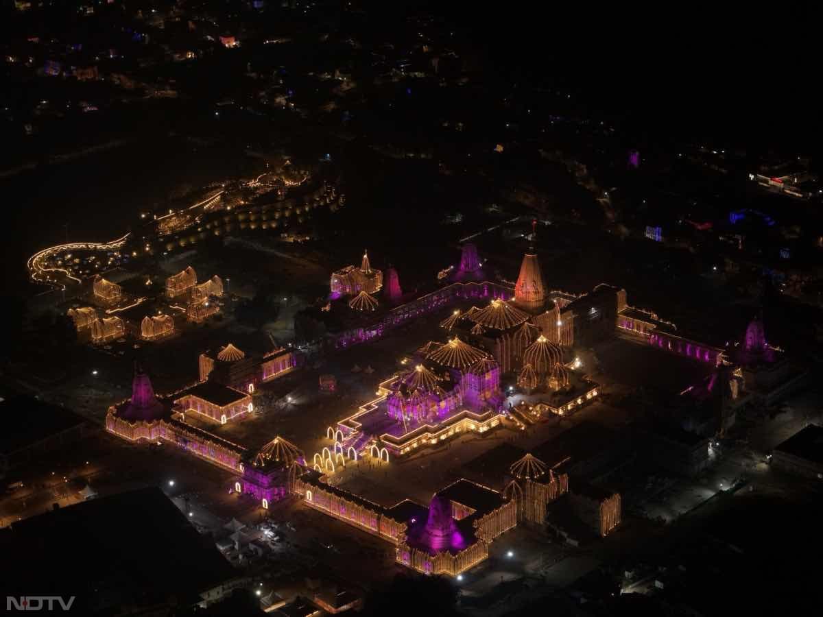 बता दें कि प्रभु श्रीराम के वनवास से वापस लौटने की खुशी में हर साल दिवाली का त्योहार मनाया जाता है.