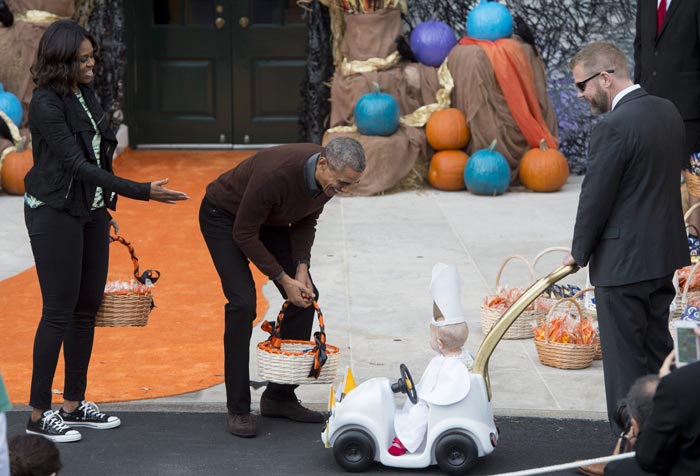 US President Barack Obama Meets Baby Pope at White House\'s Halloween Party