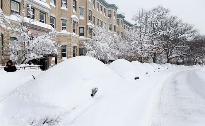 Snowstorm blankets US Northeast