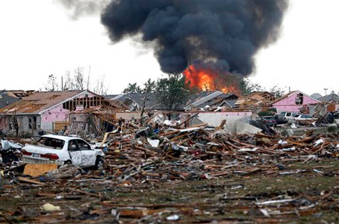 US tornado devastates Oklahoma suburb