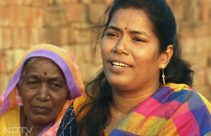 Varsha has gathered many women from the village and from Lakhani tehsil, to talk about the importance of being ?skilled'. But it isn't just skills and livelihoods that Varsha teaches. She is also talking about the importance of health for women, especially working women. She's encouraging them to come for the first ever yoga session organised by USHA in their village.