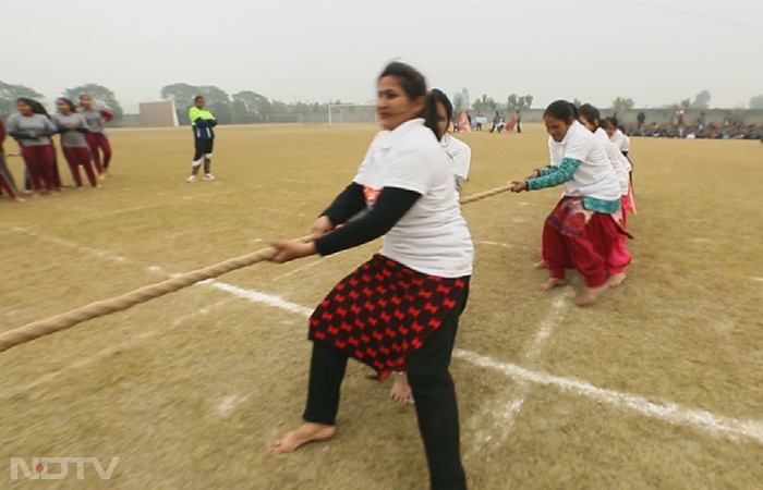 In bringing these women out of their houses, away from their chores, to experience the simple pleasures of life, Usha is helping break gender biases. As these women's hands firmly grasp the heavy jute fibres of the rope and pull for their lives, but with a smile on their faces, it is clear that given the chance, not only can women do anything, but in strengthening their hands lies the growth of their family, community, and, eventually, the country.