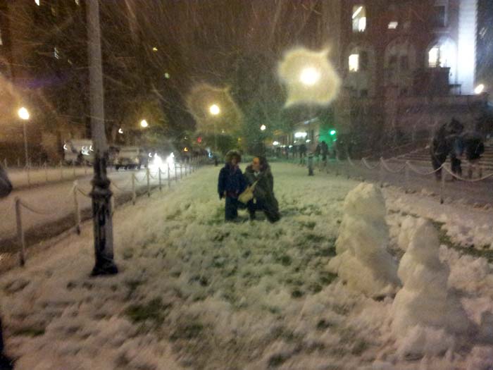 A new storm brought heavy rains, snow and powerful winds to New York and New Jersey, leaving over 1700 flights cancelled and thousands of residents without
power in the US East Coast. However the city did appear pretty all covered in white.

Pic courtesy: Um-e-Kulsoom