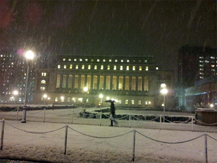 Some bravehearts ventured into the snow even as most transport systems in the city had shut. 

Pic courtesy: Um-e-Kulsoom