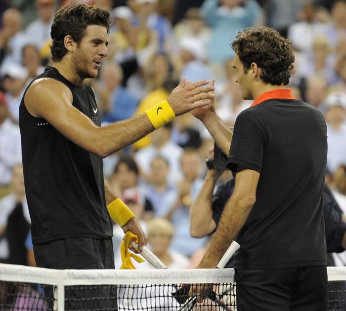 Juan Martin Del Potro (L) of Argentina shakes hands with Roger Federer of Switzerland (R) after del Potro won the Men's Final of the 2009 US Open. (AFP Photo)