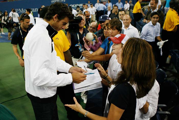 Juan Martin Del Potro of Argentina signs autographs after defeating Roger Federer of Switzerland in the Men's Singles final on day fifteen of the 2009 U.S. Open. (AFP Photo)