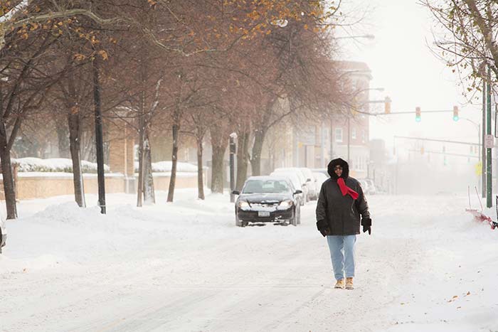 A woman walks down the middle of the street through the blowing snow in Buffalo, New York, November 19, 2014.(Reuters)