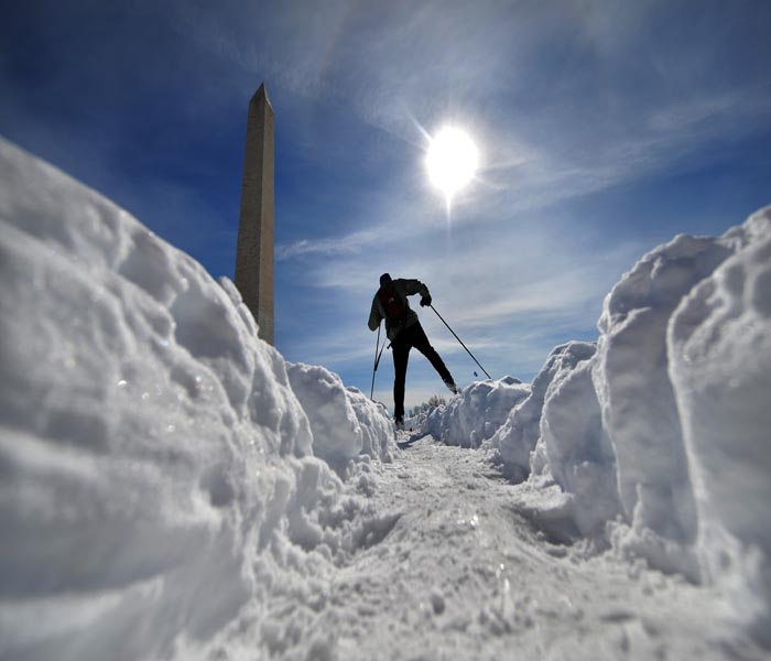 A man walks at the national mall wearing ski in Washington.(AFP Photo)