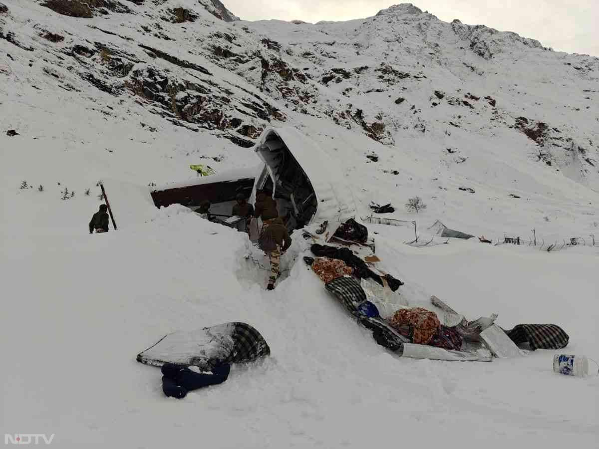 उत्तराखंड राज्य आपदा प्रबंधन प्राधिकरण द्वारा जारी सूची के अनुसार, फंसे हुए श्रमिक बिहार, उत्तर प्रदेश, उत्तराखंड, हिमाचल प्रदेश, पंजाब और जम्मू-कश्मीर समेत कई राज्यों से हैं. सूची में ऐसे 10 मजदूरों के नाम भी हैं, जिनके राज्यों का नाम नहीं बताया गया है.