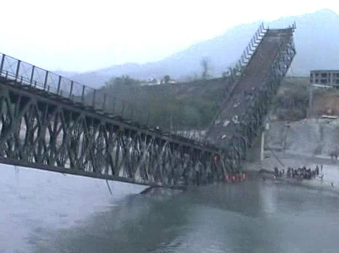 The incident occurred when the structure collapsed while concrete was being poured into the steel frame of the bridge.