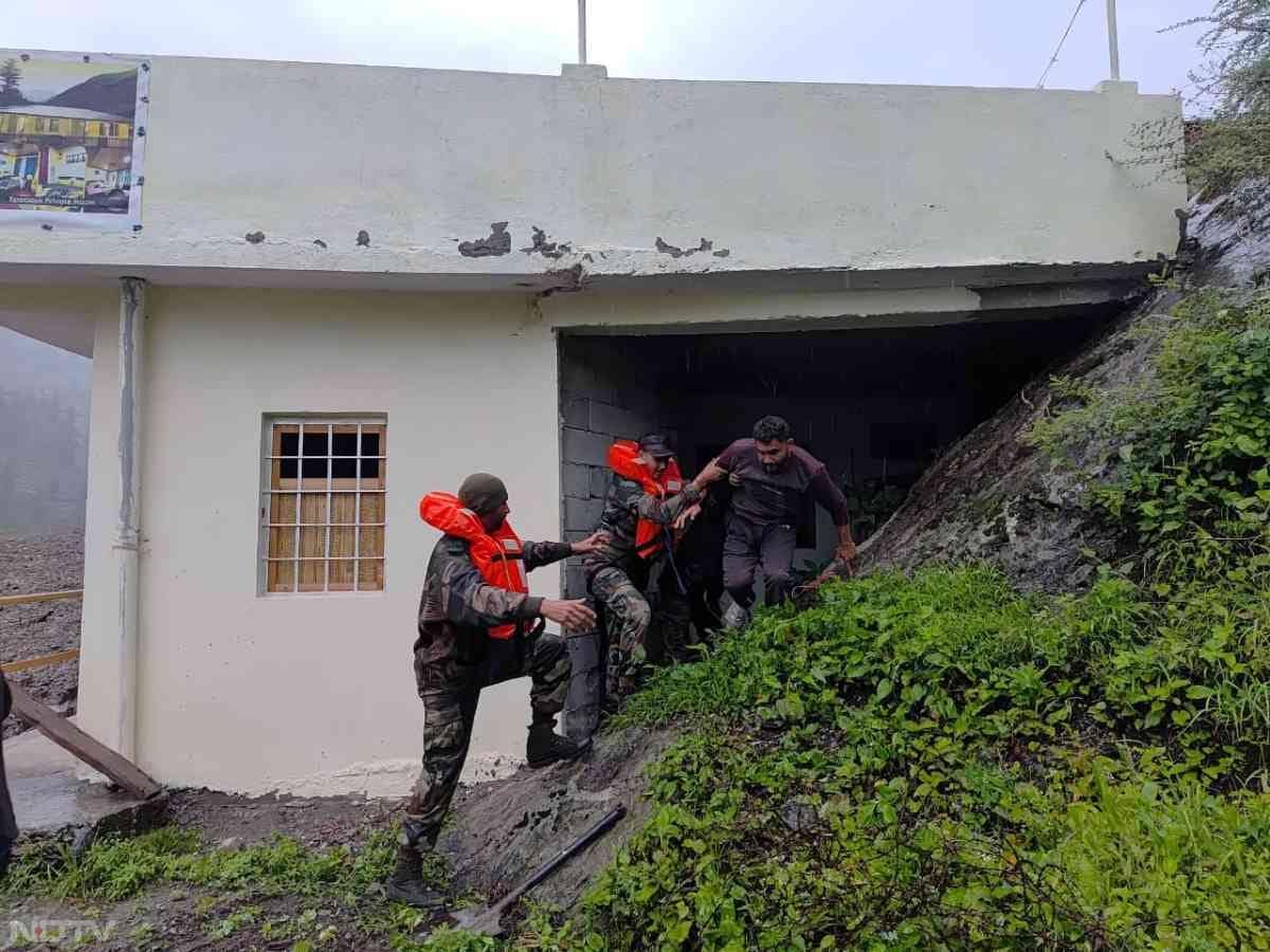 उत्तरकाशी में आया ऐसा सैलाब... जमींदोज हो गया पूरा गांव, दिल दहलाने वाली तस्वीरें आई सामने