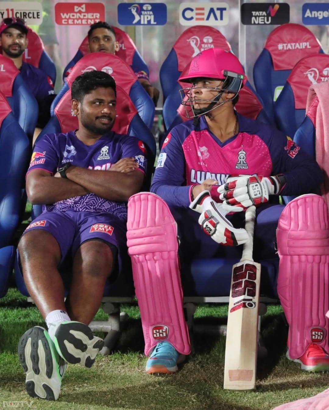 वैभव ने विजय हजारे ट्रॉफी में तमाम रिकॉर्ड तोड़ दिए और लिस्ट ए क्रिकेट में सबसे तेज शतक लगाने वाले दूसरे भारतीय खिलाड़ी बन गए. vaibhav_sooryavanshi09/Instagram